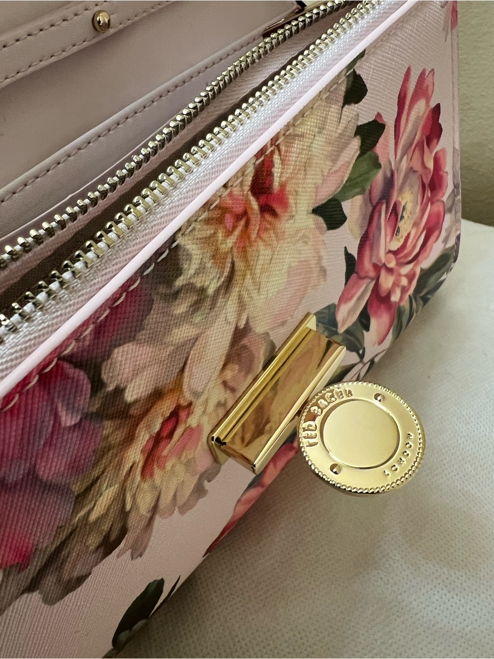 Ted Baker 3 Compartment Floral Crossbody NWT - Picture 8 of 9